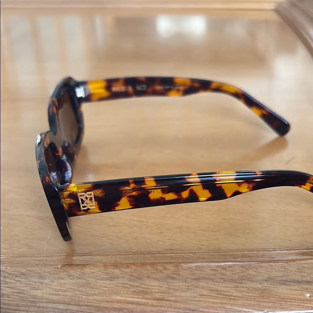 Brown Rectangular Sunglasses With Tortoiseshell P… - image 6